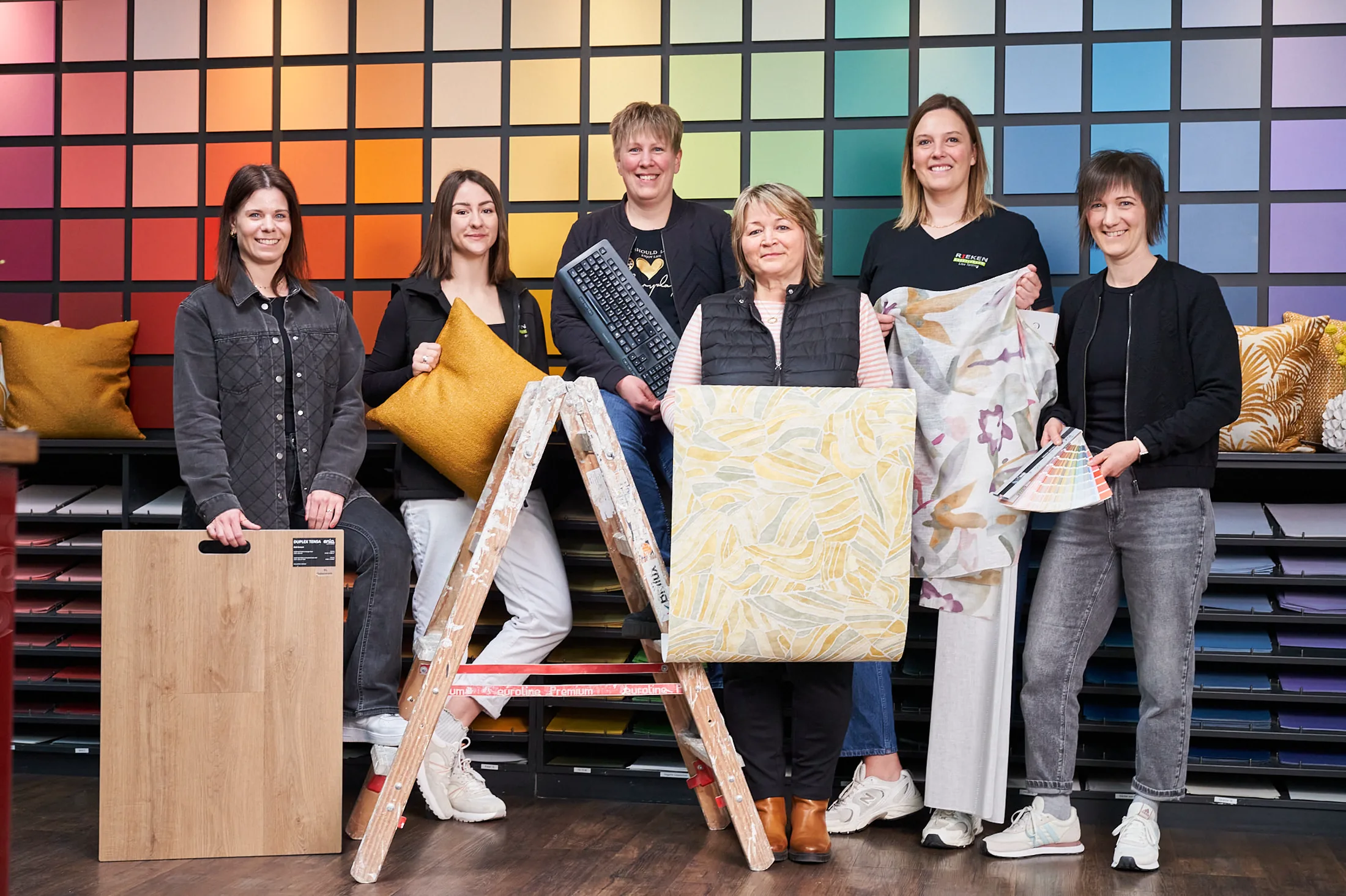 Team von Rieken Raumausstattung mit Stoffen, Tapeten und Bodenmustern